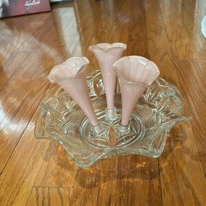 Vintage Glass Epergne Bowl with 3 Pink Fenton Trumpets Vase